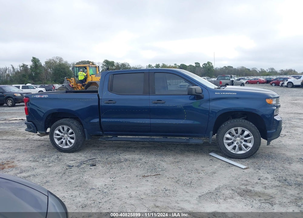 2021 CHEVROLET SILVERADO 1500 4WD SHORT BED CUSTOM VIN: 3GCPYBEK7MG323945