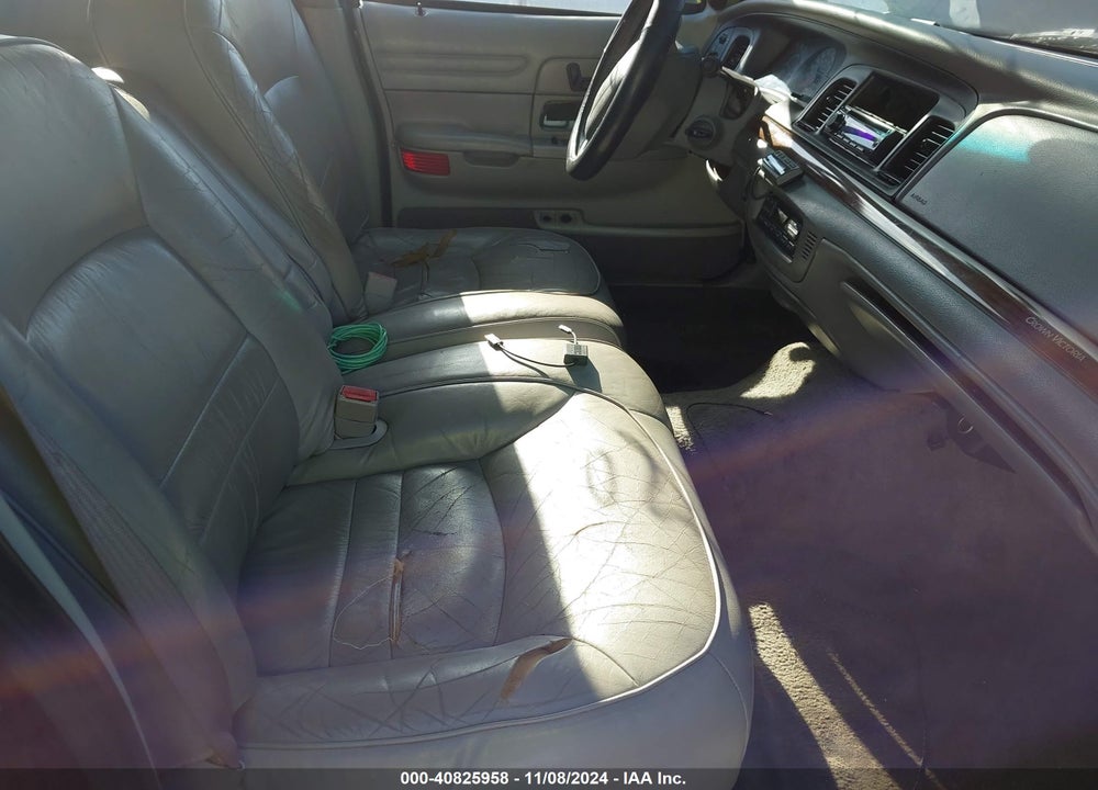 2001 FORD CROWN VICTORIA LX VIN: 2FAFP74W71X103129