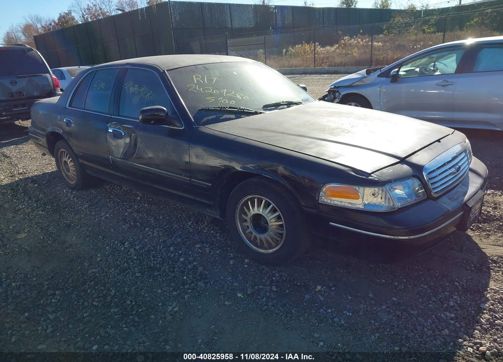 2001 FORD CROWN VICTORIA LX VIN: 2FAFP74W71X103129
