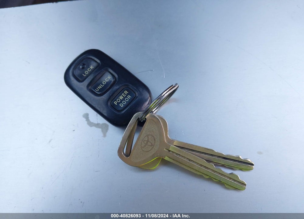 2001 TOYOTA SIENNA LE VIN: 4T3ZF13C81U369638