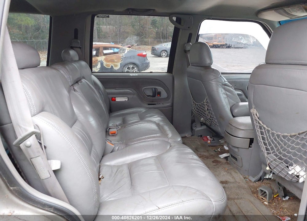 1999 CHEVROLET TAHOE LT VIN: 1GNEC13R9XR150344