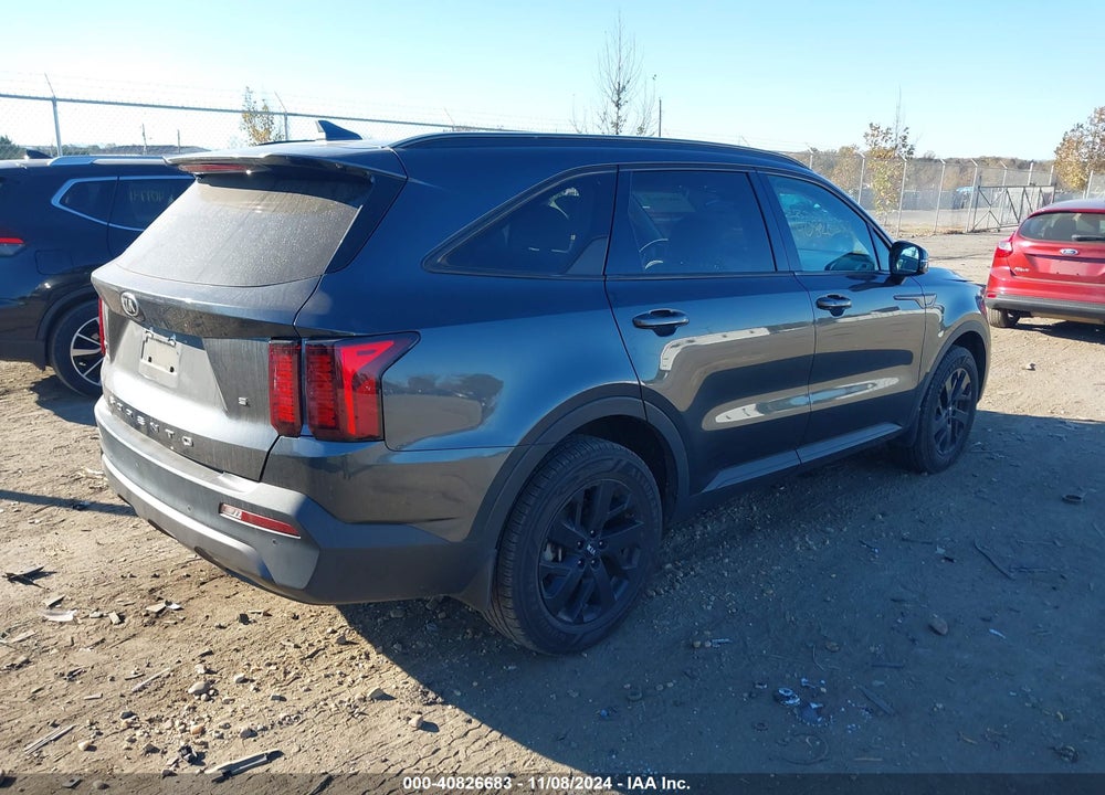 2021 KIA SORENTO S VIN: 5XYRLDLC3MG038883