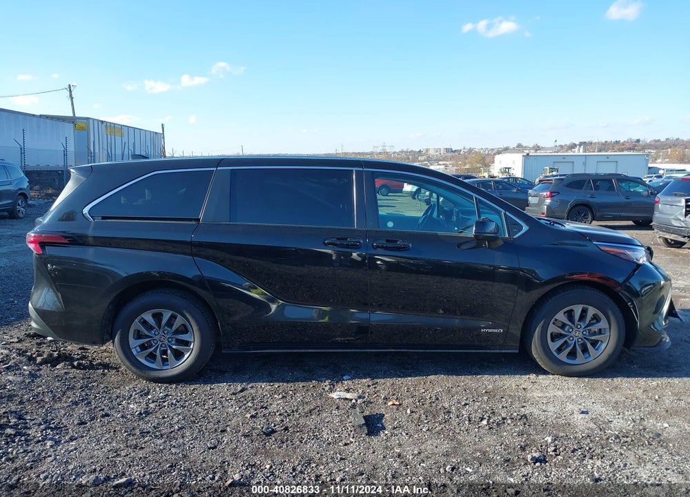 2021 TOYOTA SIENNA LE VIN: 5TDKRKEC0MS048212