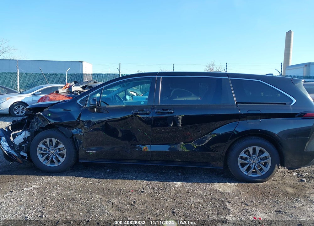 2021 TOYOTA SIENNA LE VIN: 5TDKRKEC0MS048212