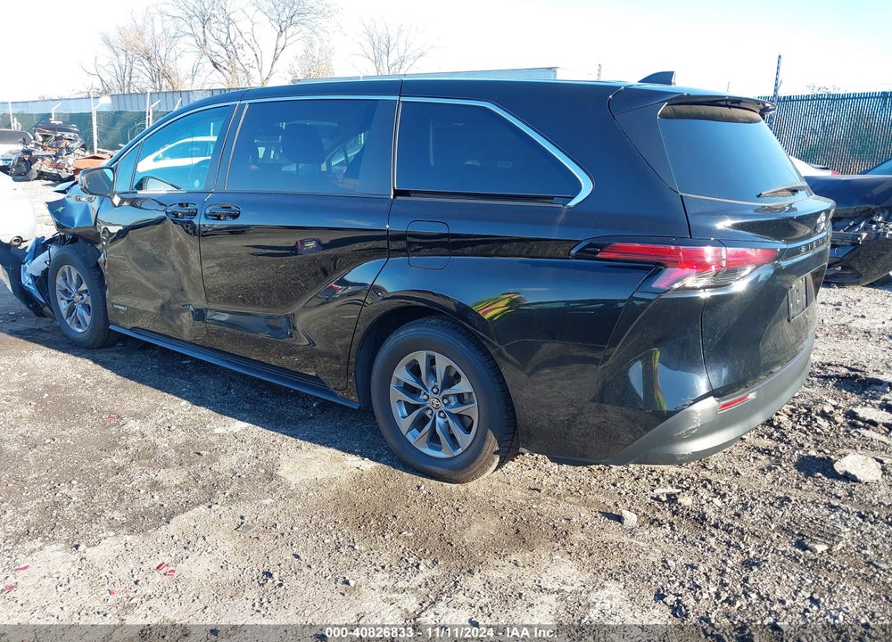 2021 TOYOTA SIENNA LE VIN: 5TDKRKEC0MS048212