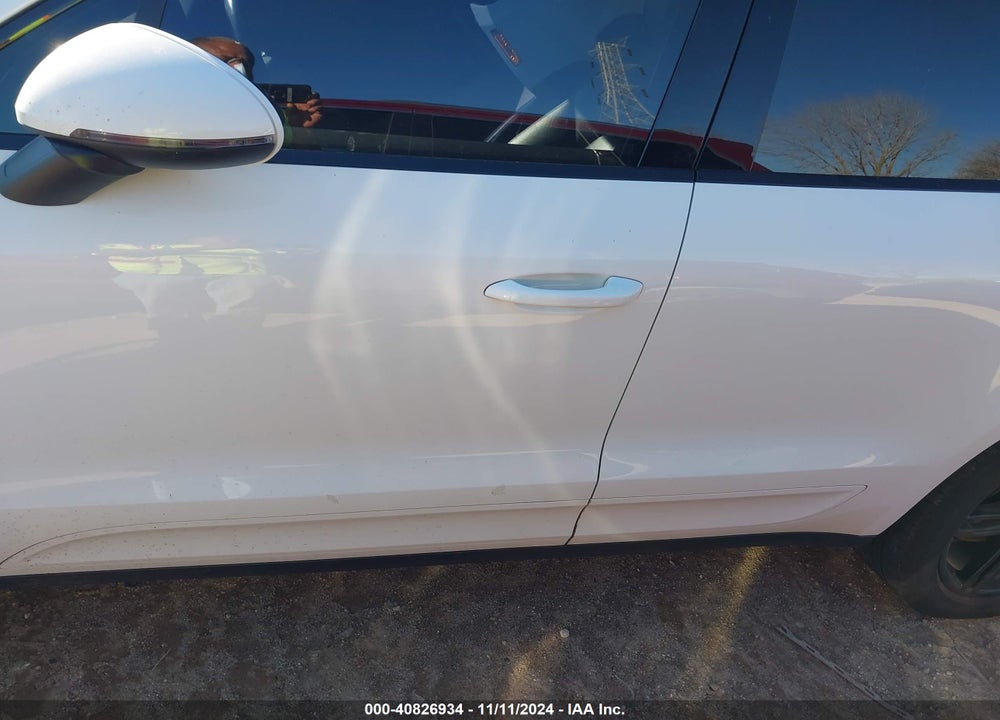 2018 PORSCHE MACAN VIN: WP1AA2A51JLB22940
