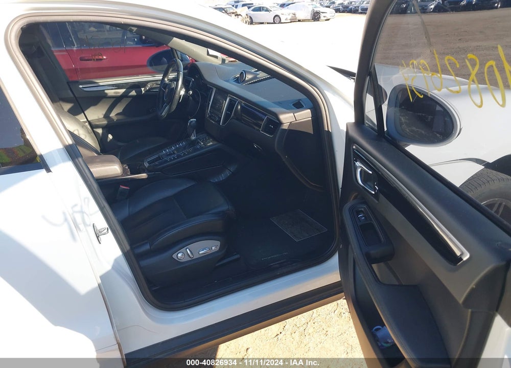 2018 PORSCHE MACAN VIN: WP1AA2A51JLB22940