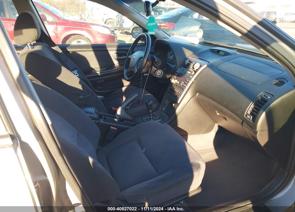 2002 NISSAN MAXIMA SE VIN: JN1DA31D02T404616