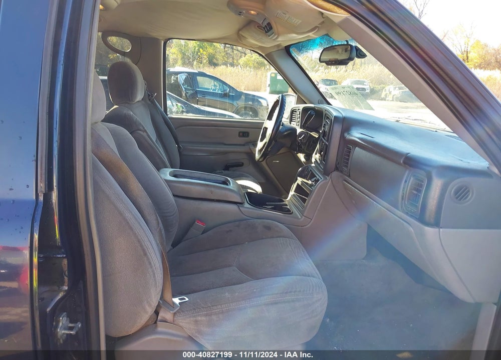 2004 CHEVROLET TAHOE LS VIN: 1GNEK13ZX4J201458