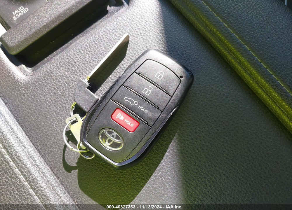 2024 TOYOTA GRAND HIGHLANDER XLE VIN: 5TDAAAB55RS050984