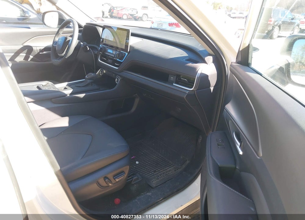 2024 TOYOTA GRAND HIGHLANDER XLE VIN: 5TDAAAB55RS050984