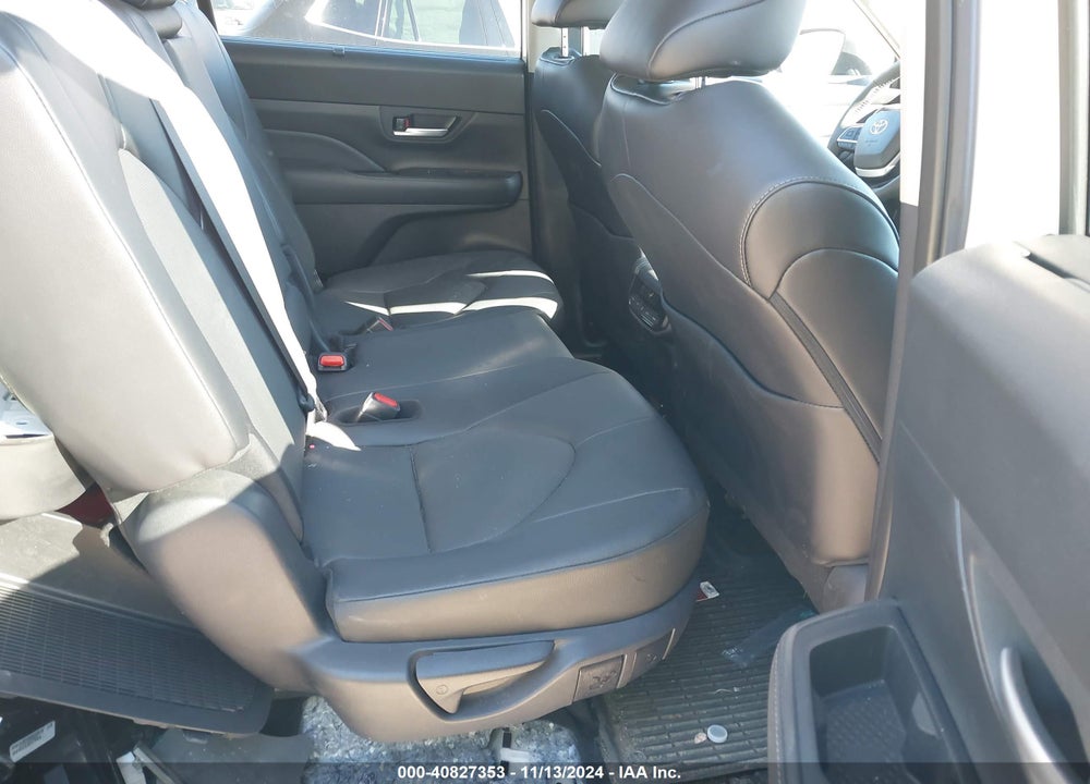 2024 TOYOTA GRAND HIGHLANDER XLE VIN: 5TDAAAB55RS050984