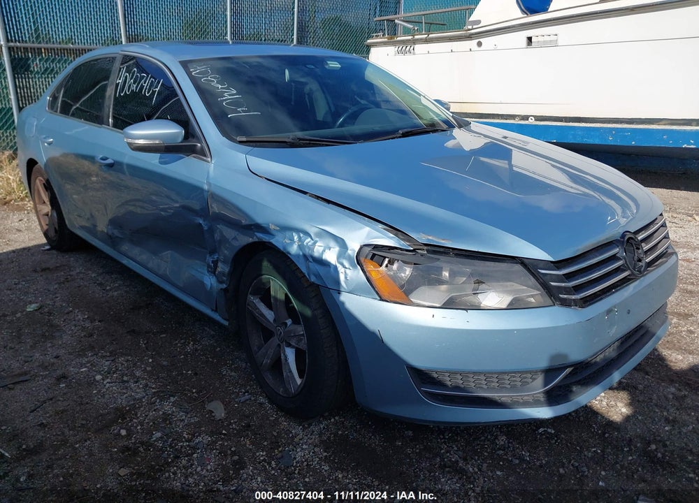 2013 VOLKSWAGEN PASSAT SE W/SUNROOF & NAV VIN: 1VWBP7A38DC134729