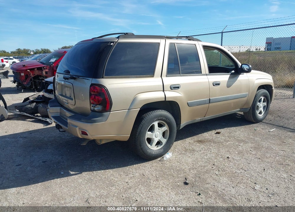 2005 CHEVROLET TRAILBLAZER LS VIN: 1GNDS13S052277989