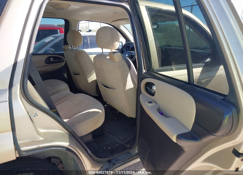 2005 CHEVROLET TRAILBLAZER LS VIN: 1GNDS13S052277989