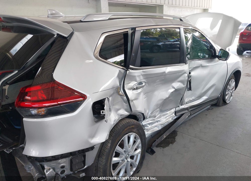 2018 NISSAN ROGUE SV VIN: JN8AT2MT9JW488007