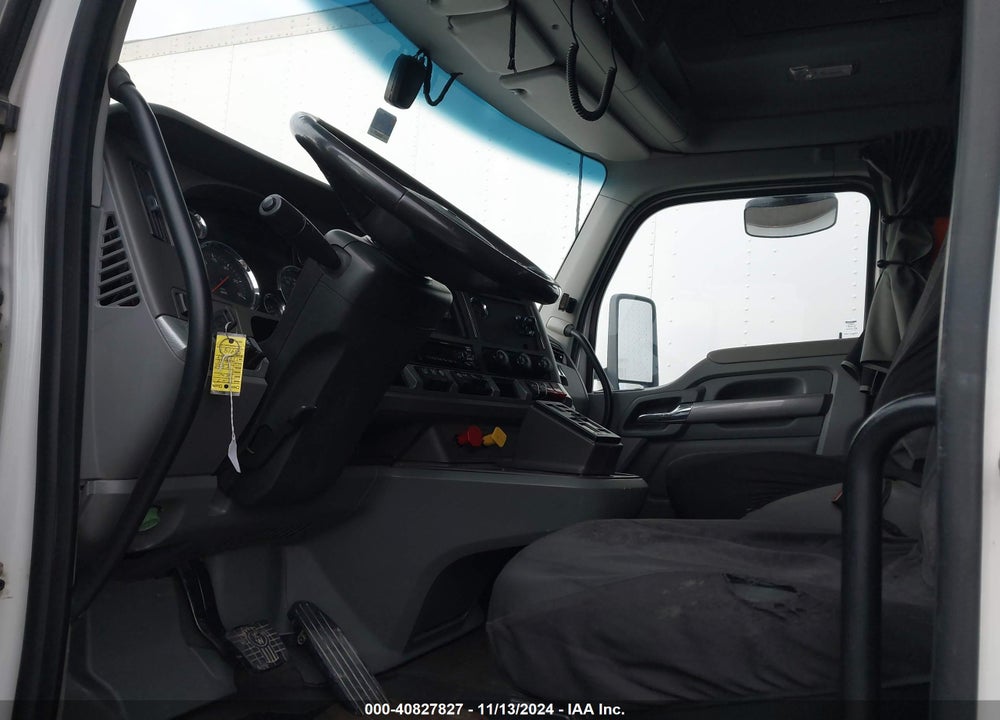2017 KENWORTH T680 VIN: 1XKYDP9X5HJ149563