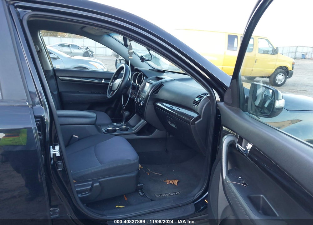 2011 KIA SORENTO LX VIN: 5XYKT3A14BG031838