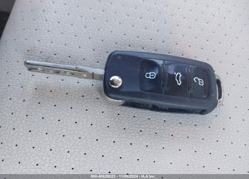 2013 VOLKSWAGEN JETTA 2.5L SE VIN: 3VWDX7AJ8DM209080