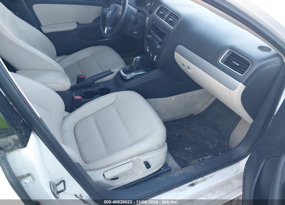2013 VOLKSWAGEN JETTA 2.5L SE VIN: 3VWDX7AJ8DM209080