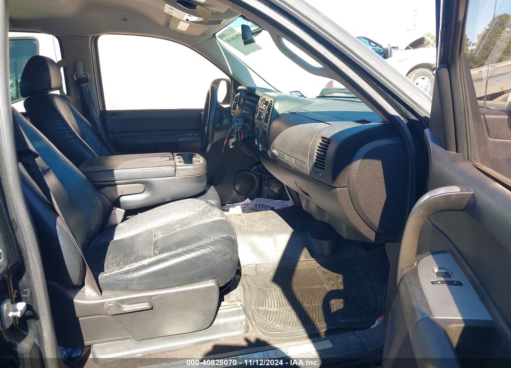 2009 CHEVROLET SILVERADO 1500 LT VIN: 3GCEC23029G179557