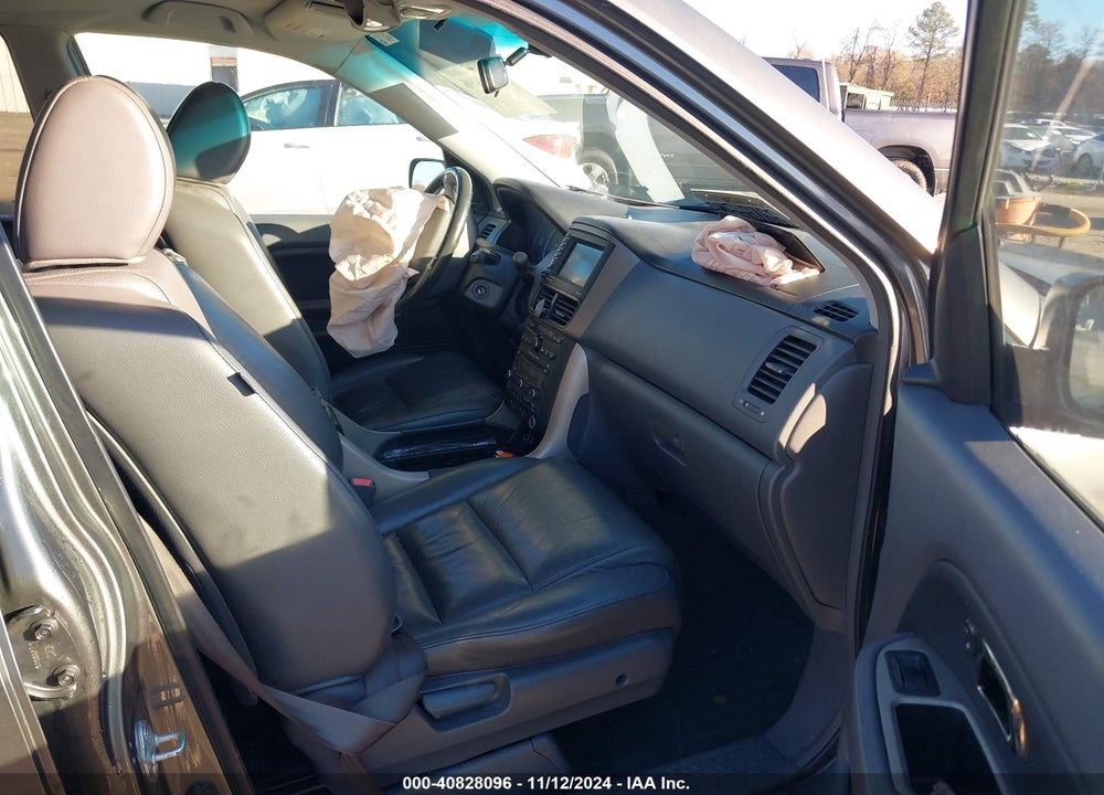 2007 HONDA PILOT EX-L VIN: 5FNYF18777B012604