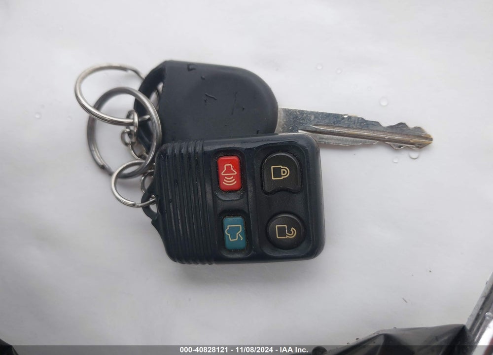 2011 FORD FOCUS SES VIN: 1FAHP3GN4BW130211