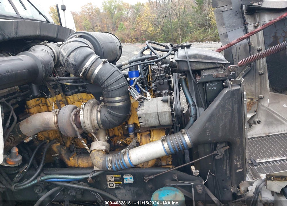 2003 KENWORTH T600 T600 VIN: 1XKADB9X43J383397