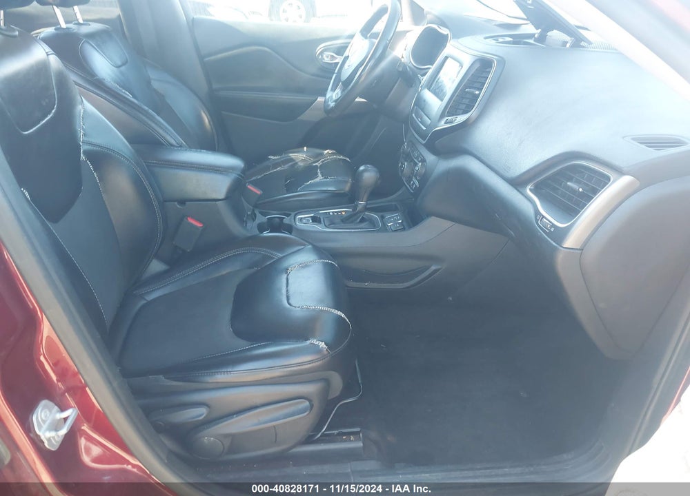 2019 JEEP CHEROKEE LATITUDE PLUS FWD VIN: 1C4PJLLB4KD204337