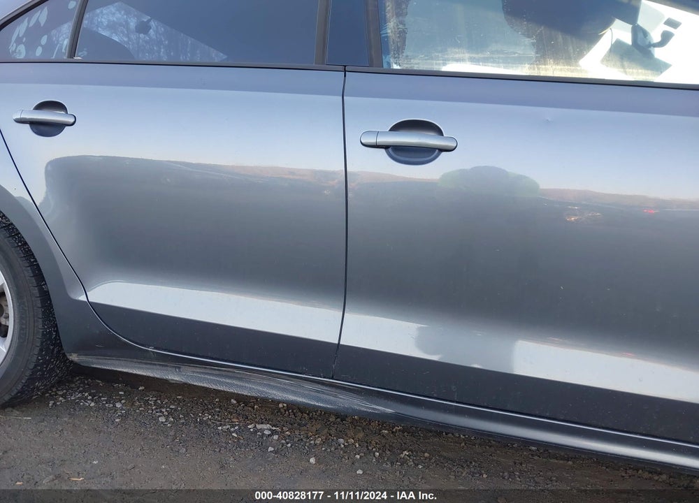 2012 VOLKSWAGEN JETTA 2.0L TDI VIN: 3VW3L7AJ7CM381557