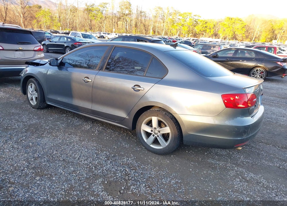 2012 VOLKSWAGEN JETTA 2.0L TDI VIN: 3VW3L7AJ7CM381557