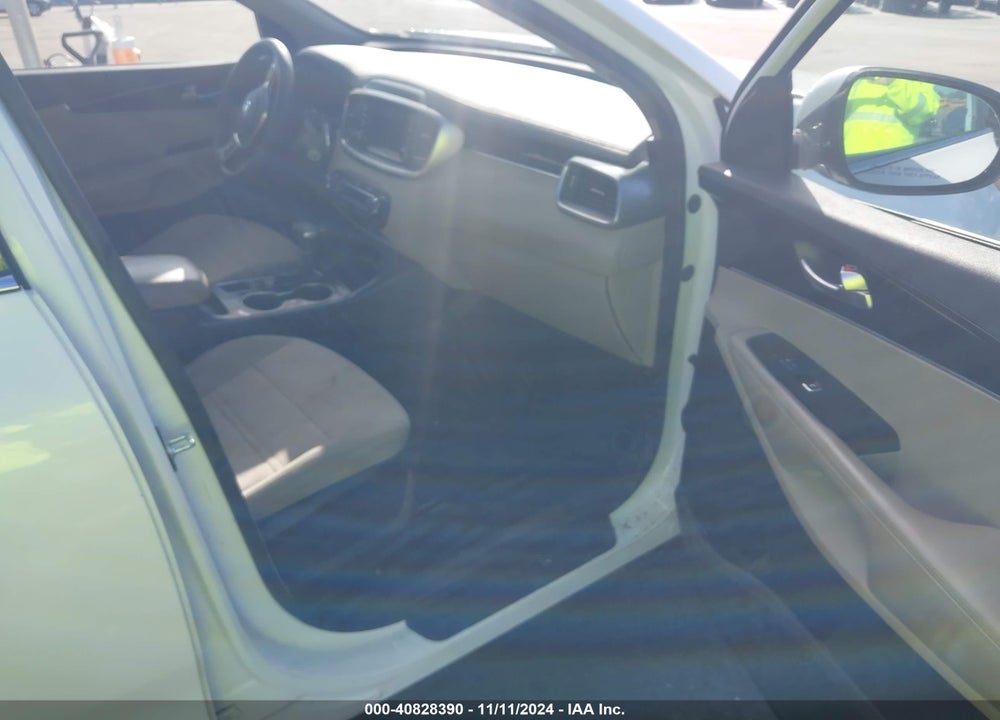 2019 KIA SORENTO 3.3L LX VIN: 5XYPG4A58KG493709