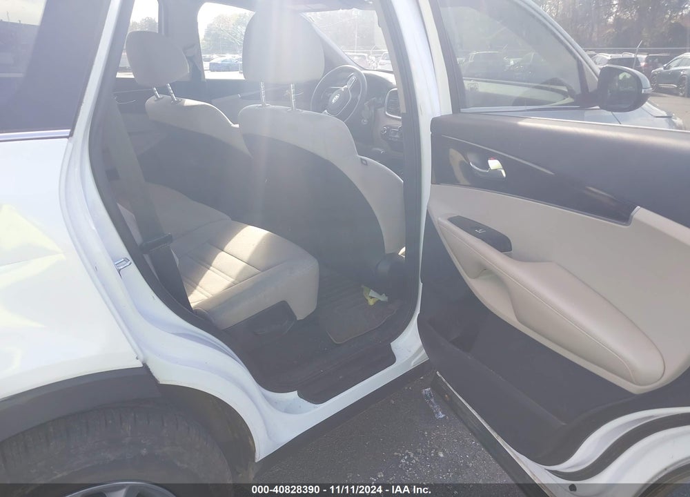 2019 KIA SORENTO 3.3L LX VIN: 5XYPG4A58KG493709