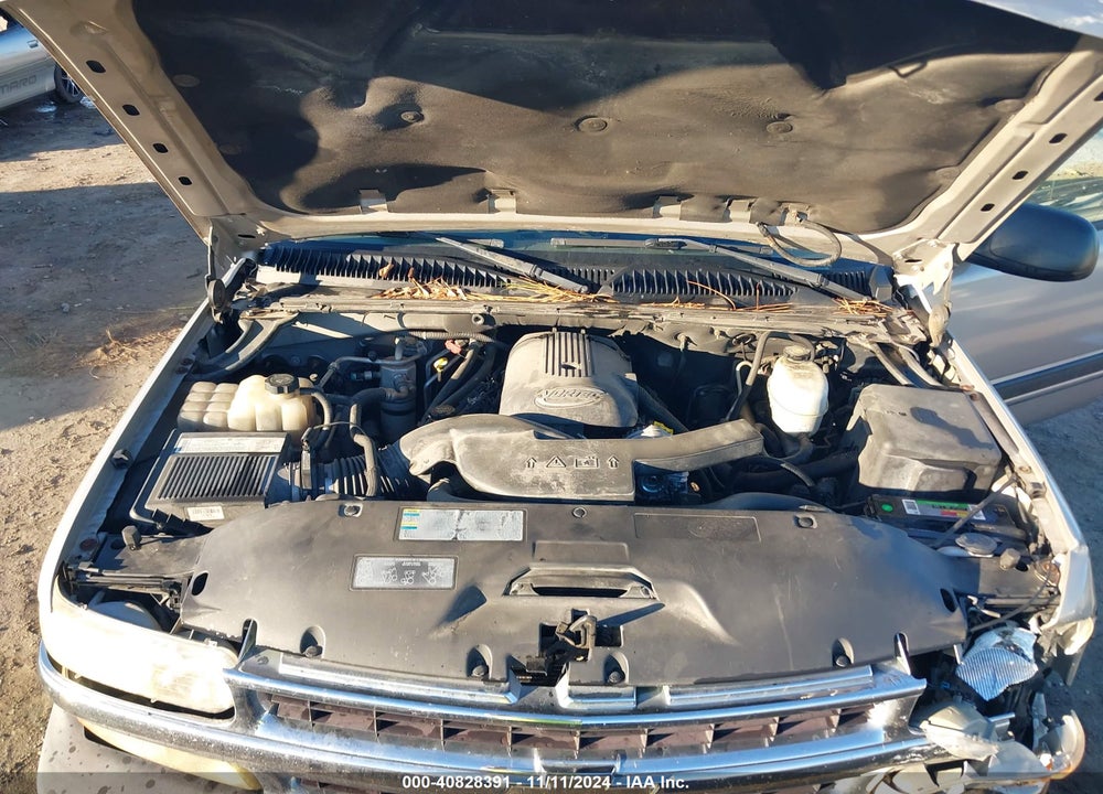 2005 CHEVROLET TAHOE LS VIN: 1GNEC13T15J235539