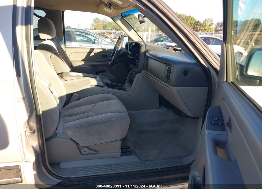 2005 CHEVROLET TAHOE LS VIN: 1GNEC13T15J235539
