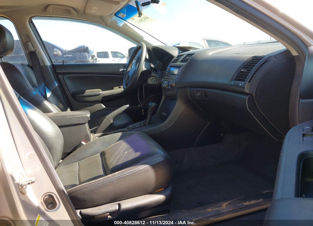 2005 HONDA ACCORD 2.4 LX VIN: 3HGCM56425G707727