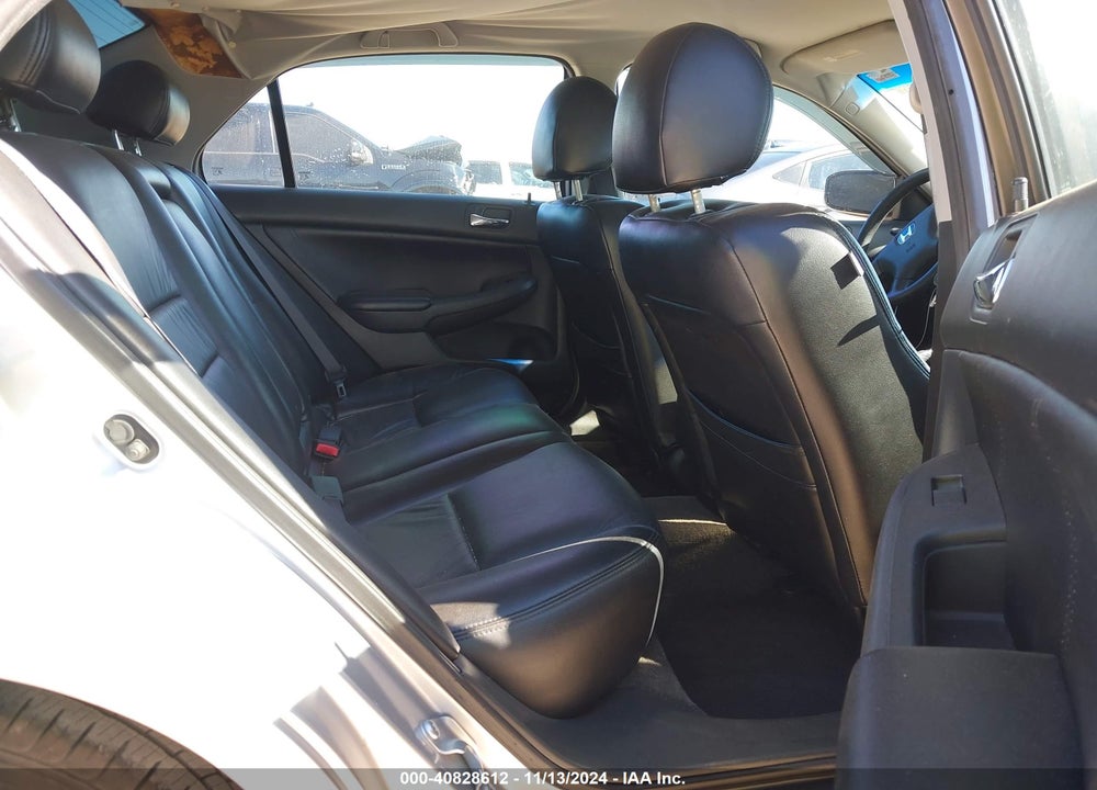 2005 HONDA ACCORD 2.4 LX VIN: 3HGCM56425G707727