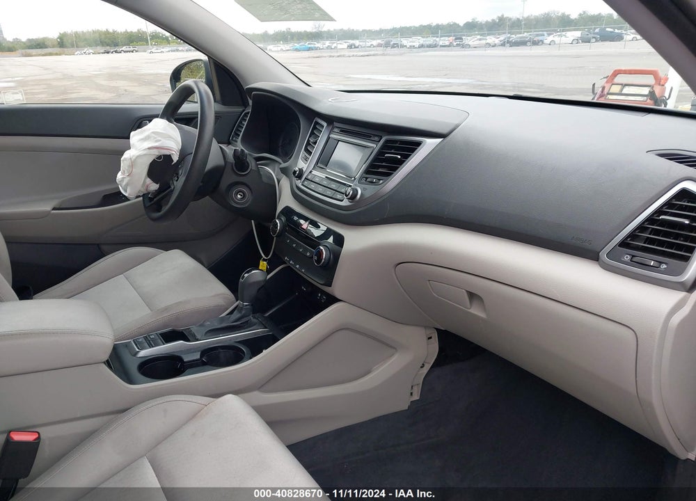 2016 HYUNDAI TUCSON SE VIN: KM8J23A40GU204927