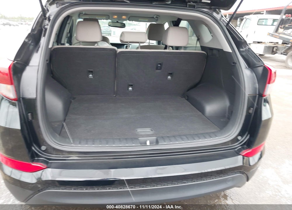 2016 HYUNDAI TUCSON SE VIN: KM8J23A40GU204927