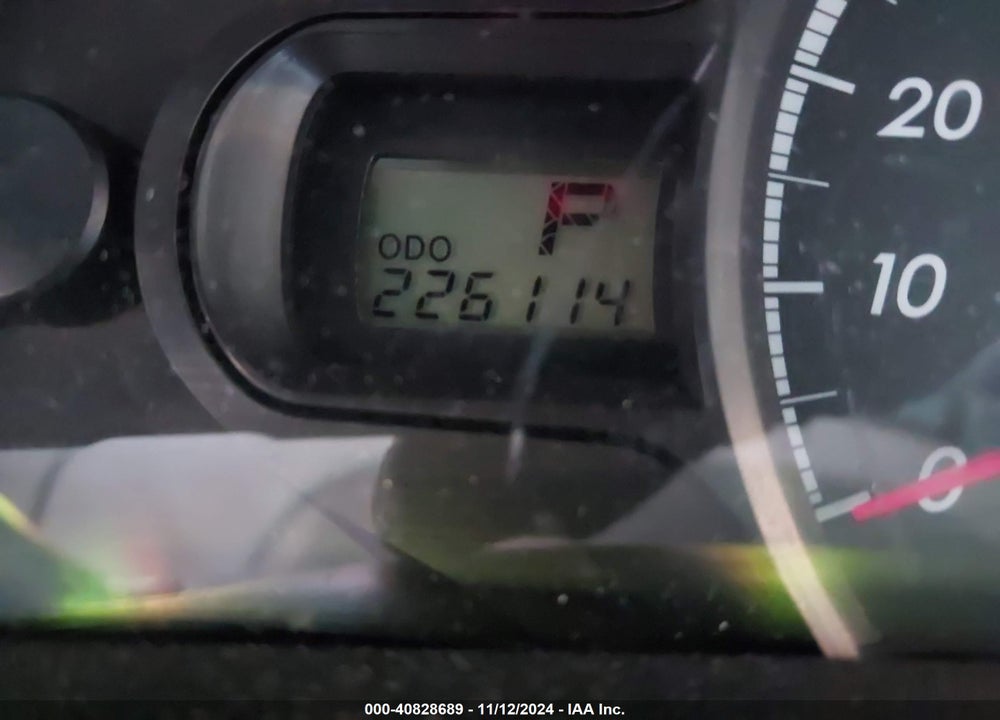 2011 TOYOTA SIENNA LE V6 VIN: 5TDKK3DC6BS042276