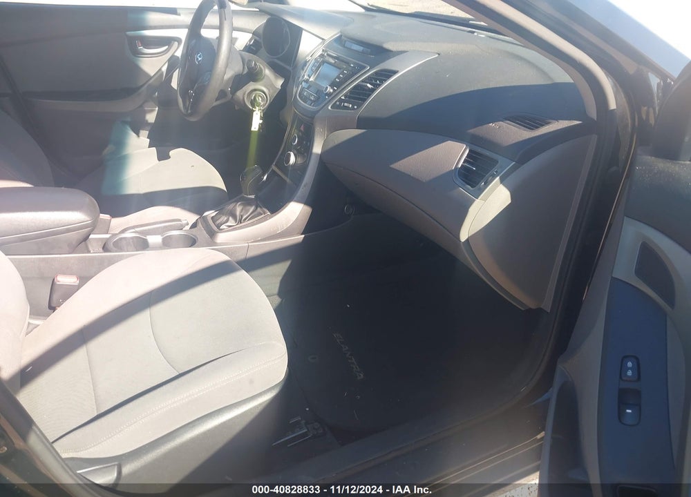 2015 HYUNDAI ELANTRA VIN: KMHDH4AE0FU352679
