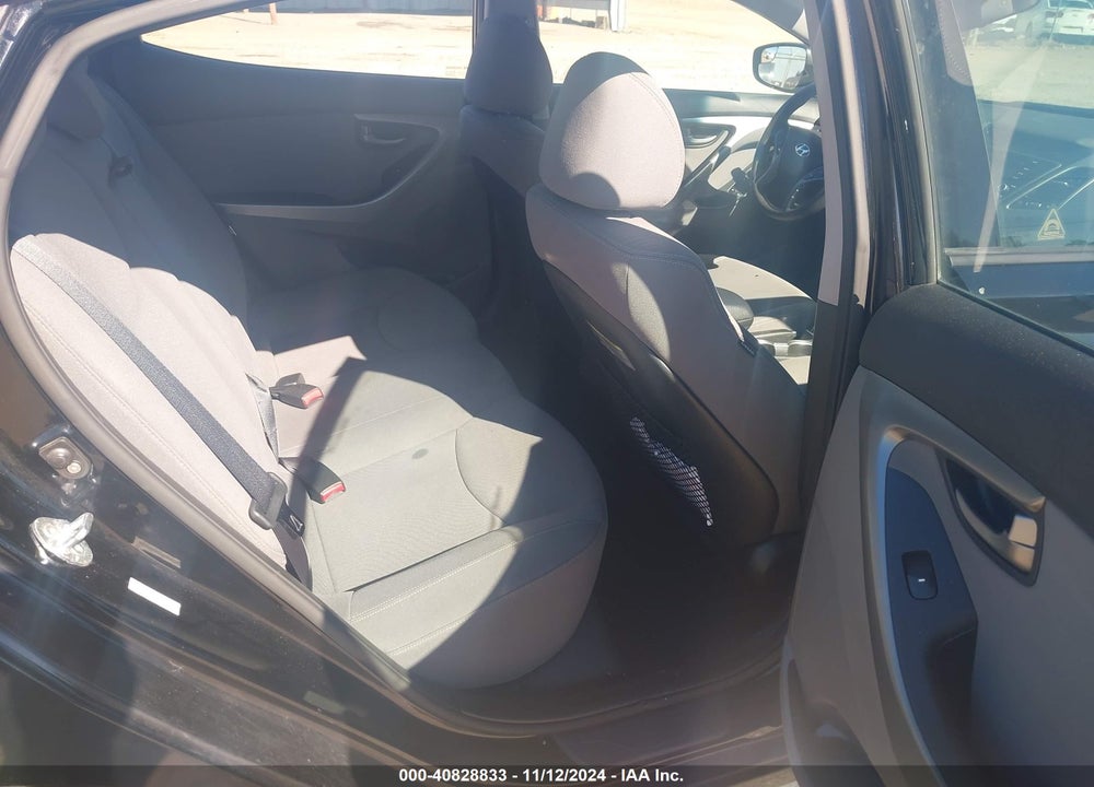 2015 HYUNDAI ELANTRA VIN: KMHDH4AE0FU352679