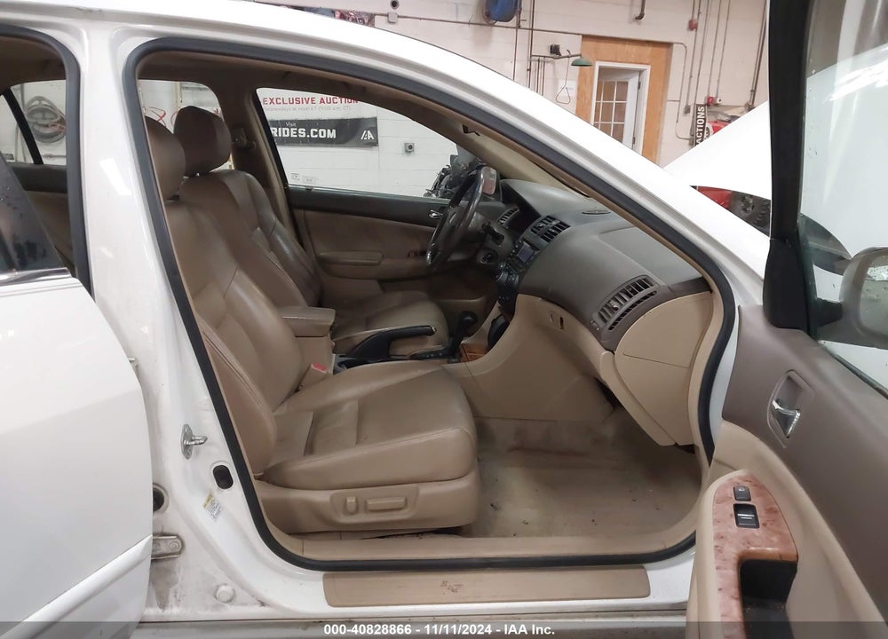 2005 HONDA ACCORD 3.0 EX VIN: 1HGCM66525A063370