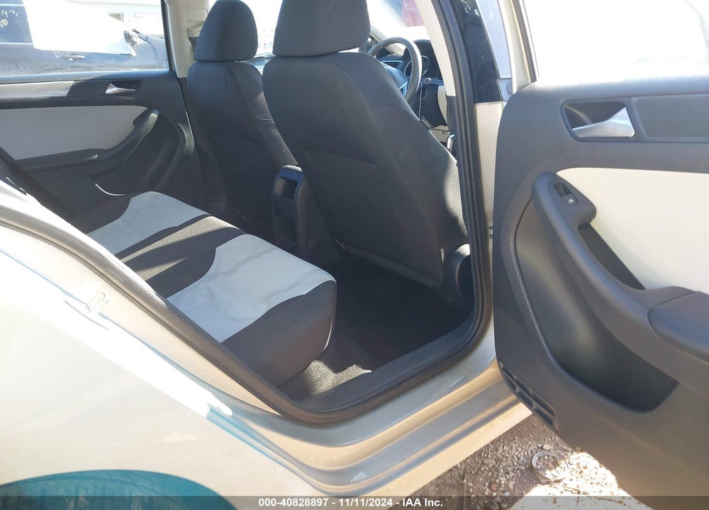 2015 VOLKSWAGEN JETTA VIN: 3VWD07AJ0FM403674