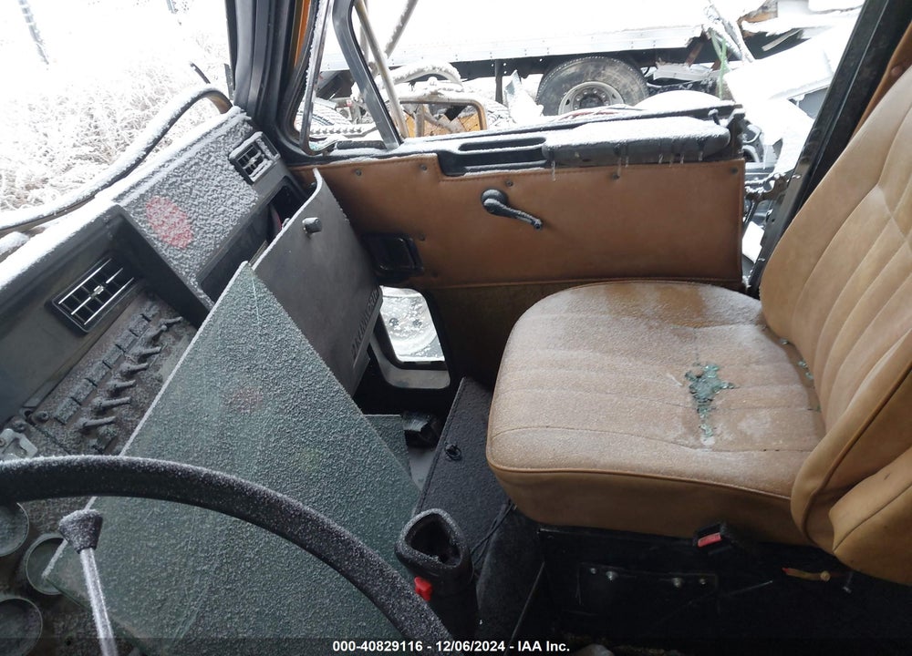 1992 KENWORTH T800 T800 VIN: 1XKDDB9XXNS582318