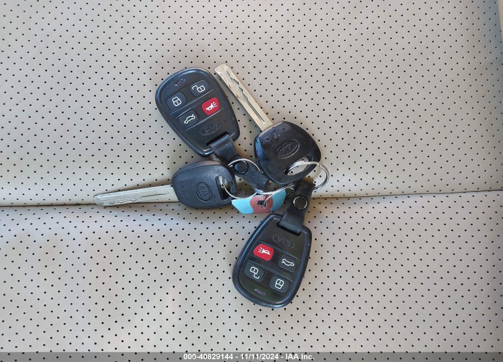2008 KIA AMANTI VIN: KNALD125185144040