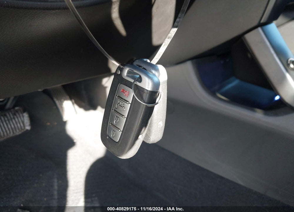 2011 KIA SORENTO EX V6 VIN: 5XYKUDA23BG128332