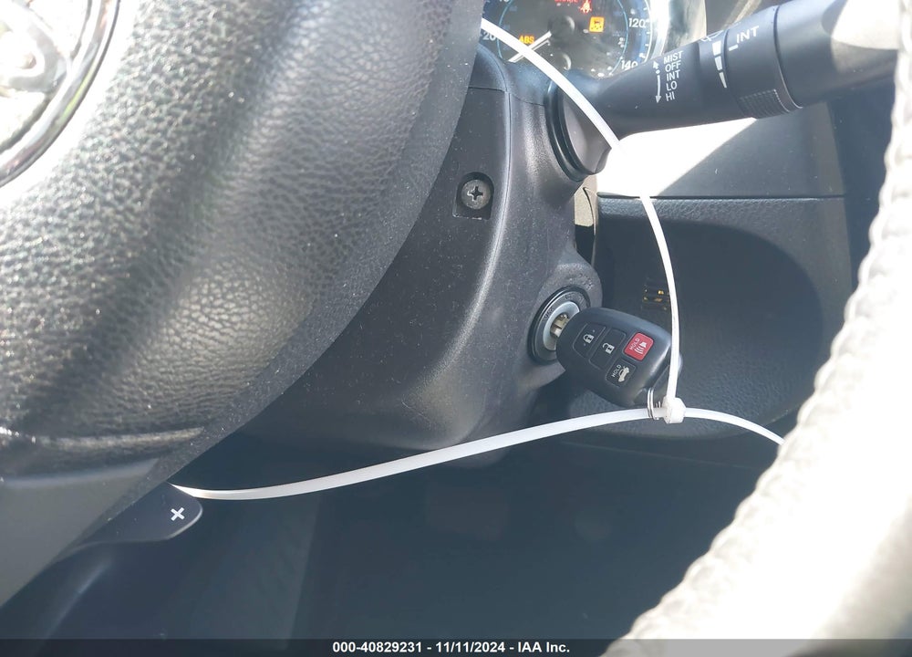 2018 TOYOTA COROLLA SE VIN: 5YFBURHE1JP760012