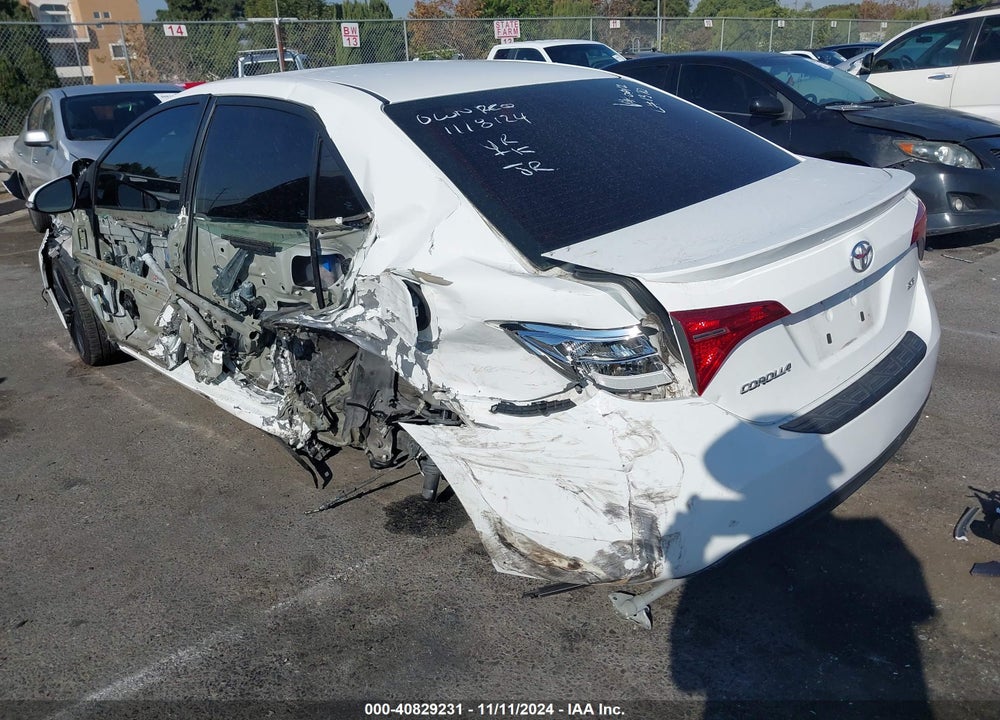 2018 TOYOTA COROLLA SE VIN: 5YFBURHE1JP760012