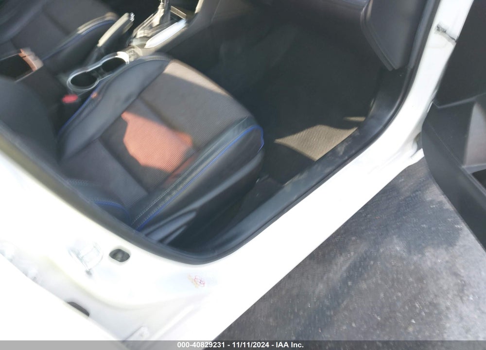 2018 TOYOTA COROLLA SE VIN: 5YFBURHE1JP760012